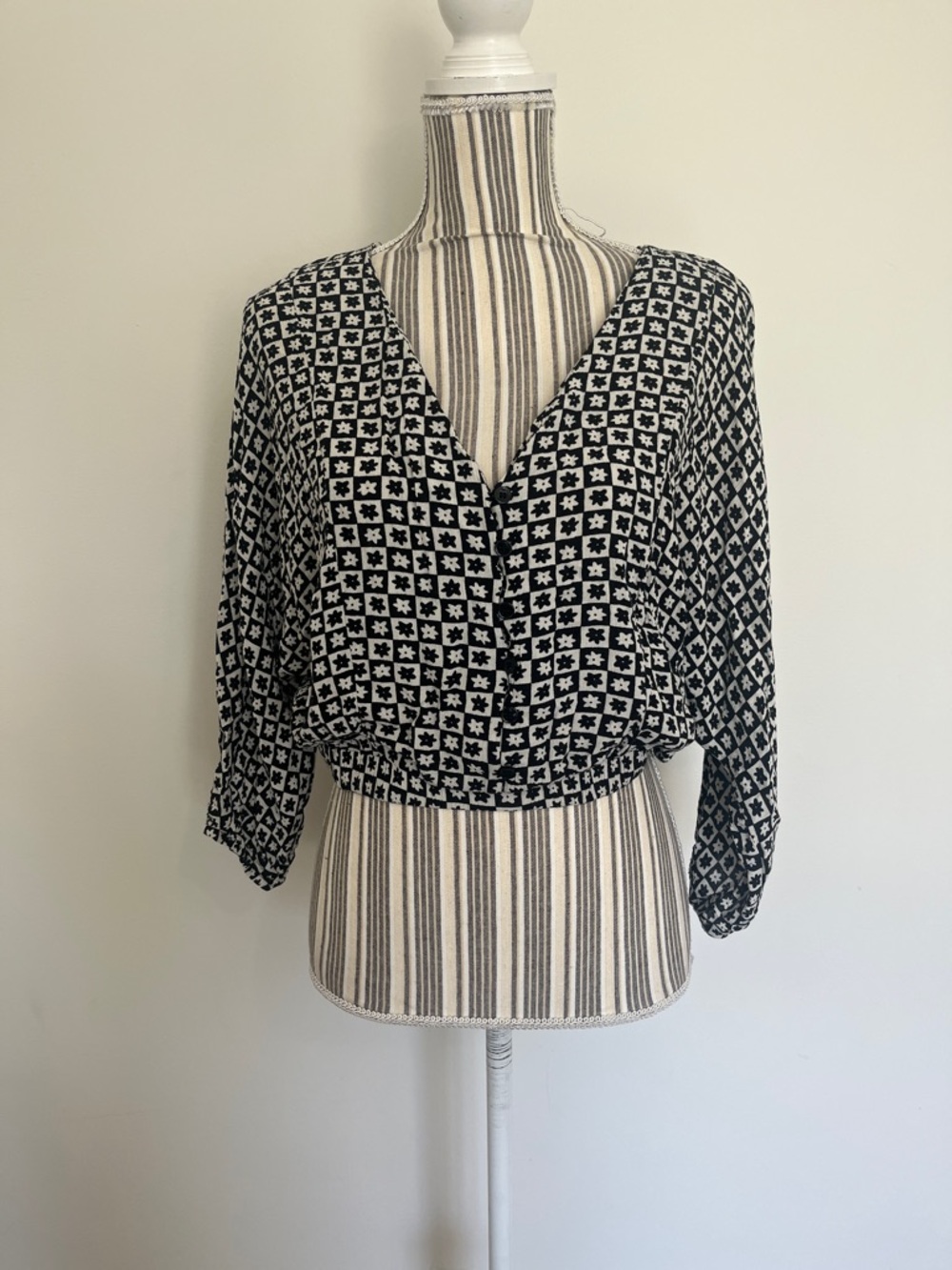 Kendall & Kylie - Black and White Geometric Floral V-Neck Blouse